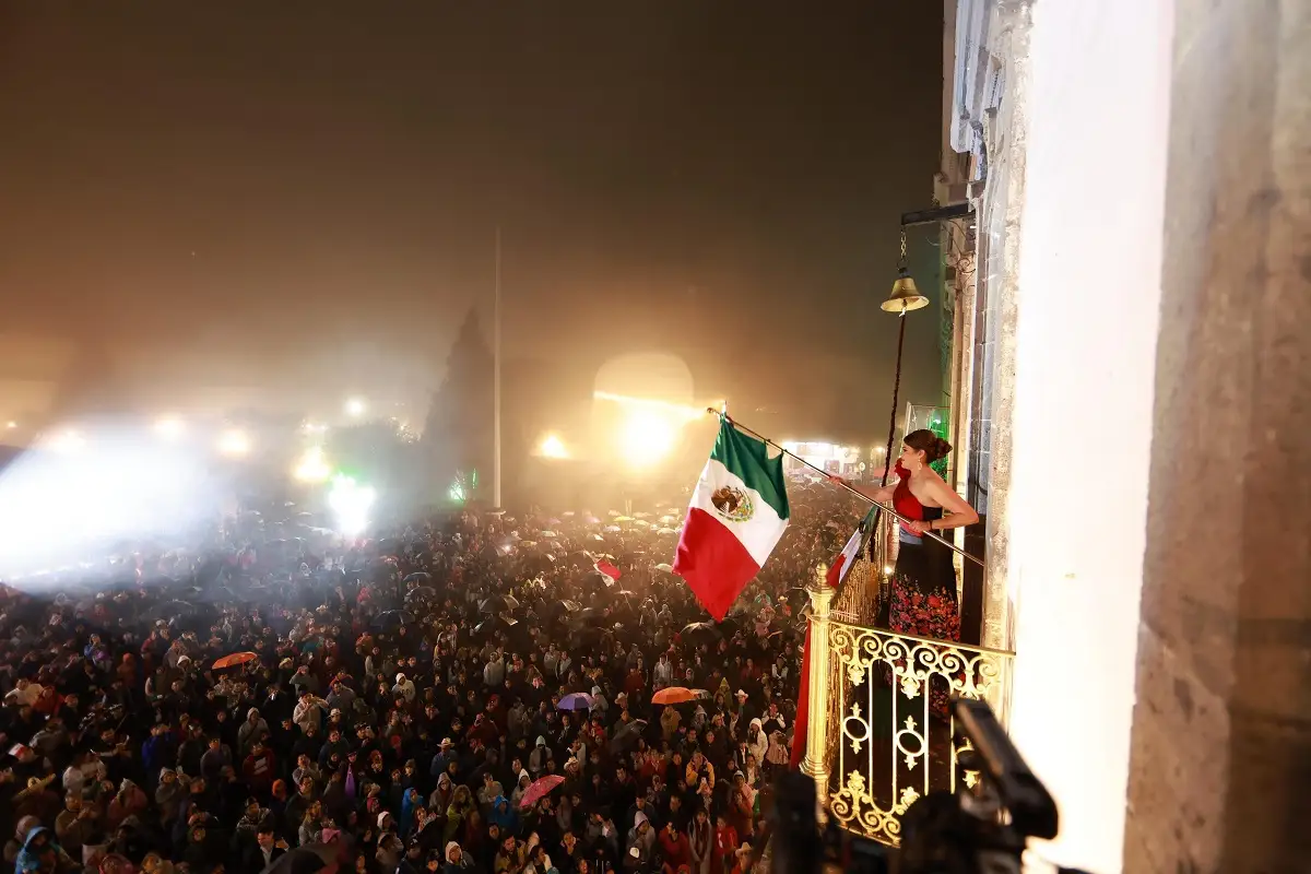 Ante 5 mil personas, Bety Sánchez da su primer Grito de Independencia