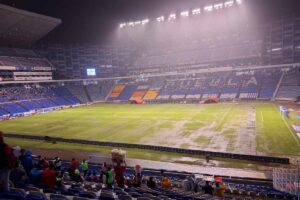 Cancha del Cuauhtémoc se inunda y se retrasa más de una hora el Puebla vs CHIVAS
