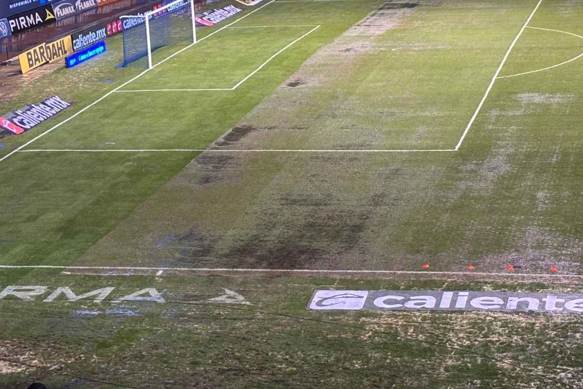 Cancha del Cuauhtémoc se inunda y se retrasa más de una hora el Puebla vs CHIVAS 1