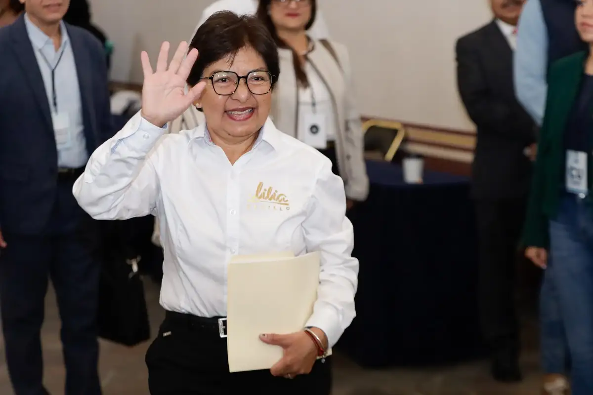 Con armas blancas, porros de Esparza intentaron agredir a Lilia Cedillo 1 Con armas blancas, porros de Esparza intentaron agredir a Lilia Cedillo