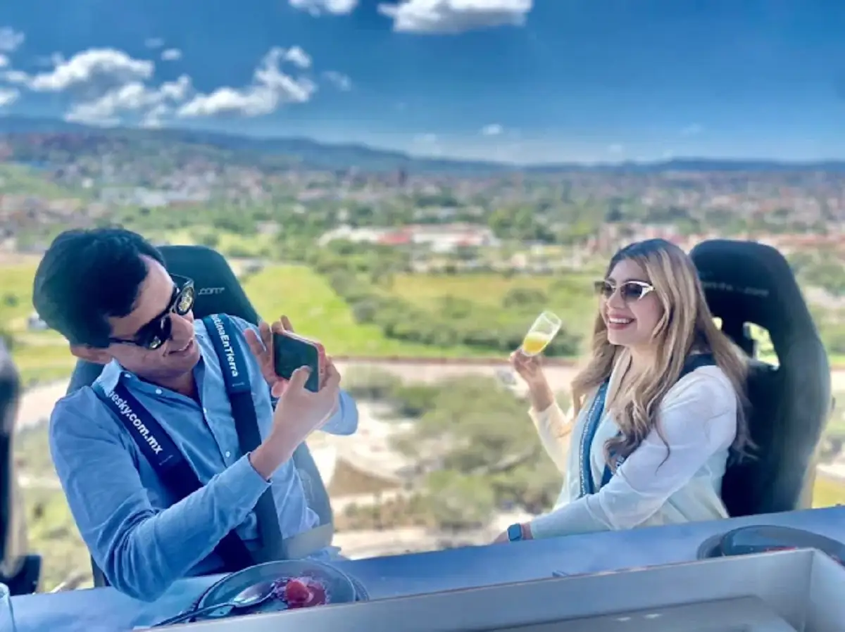 Dinner in the Sky en Puebla: fechas y costo de la cena gourmet a 40 metros de altura 2 Dinner in the Sky en Puebla fechas y costo de la cena gourmet a 40 metros de altura