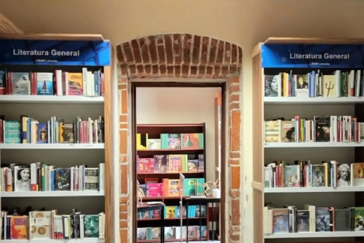 Docentes en Izúcar de Matamoros expresan rechazo por remoción de Librería BUAP