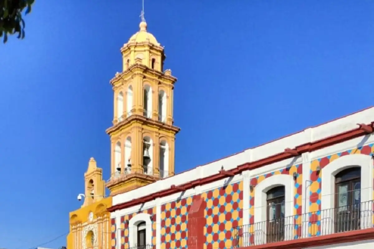 Docentes en Izúcar de Matamoros expresan rechazo por remoción de Librería BUAP