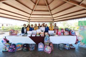 Donatón- autoridades y sociedad juntan más de 3 mil libretas para regalar a estudiantes de escasos recursos