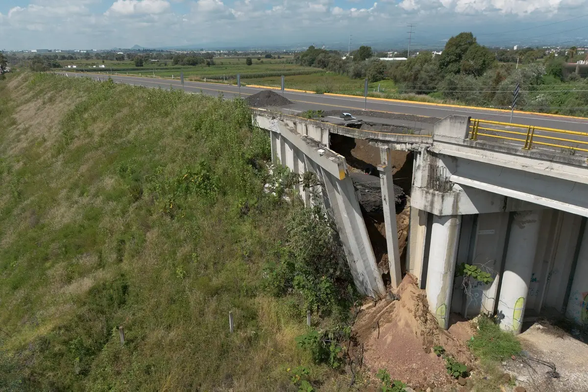 Esta es la causa del socavón en el bulevar Aeropuerto de Huejotzingo 2 Esta es la causa del socavón en el bulevar Aeropuerto de Huejotzingo