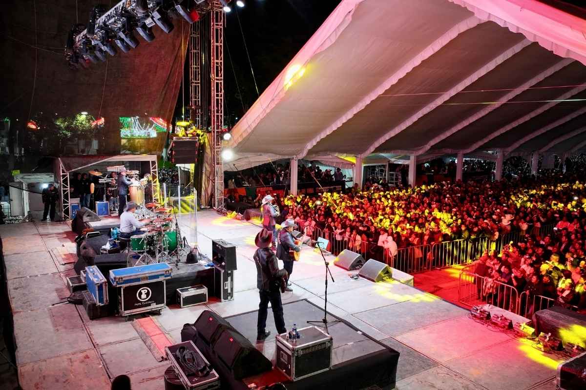 Grupo Pesado conquista a miles en la Feria Patronal de Huejotzingo 2025 con un concierto inolvidable