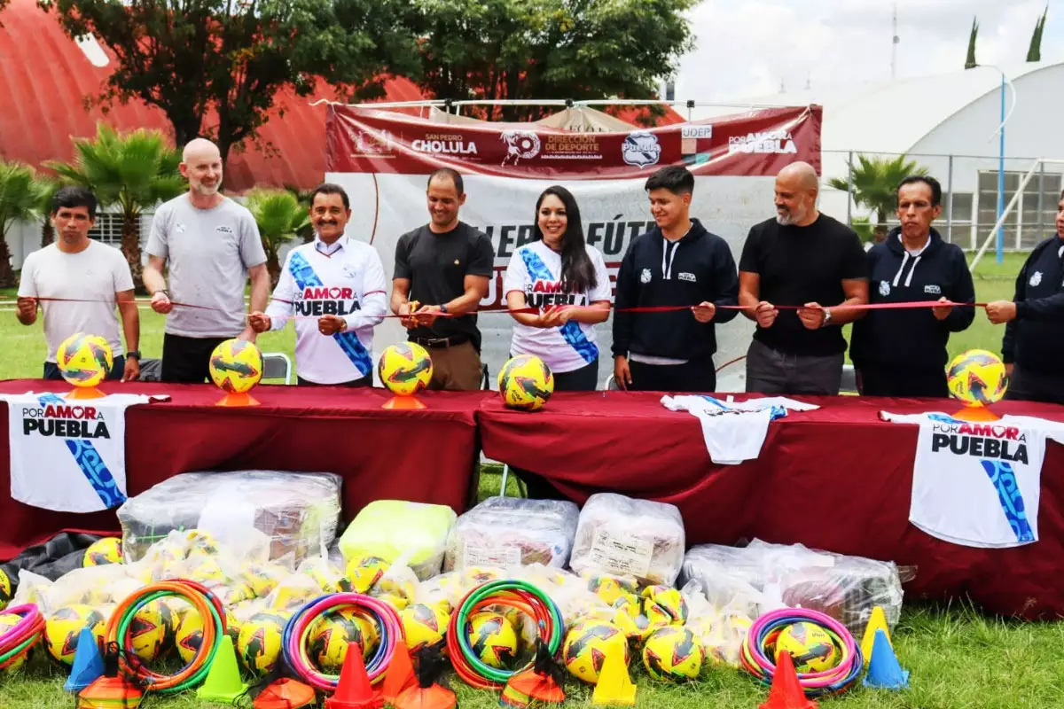 Inaugura Tonantzin Fernandez talleres de futbol del Club Puebla en San Pedro Cholula 4