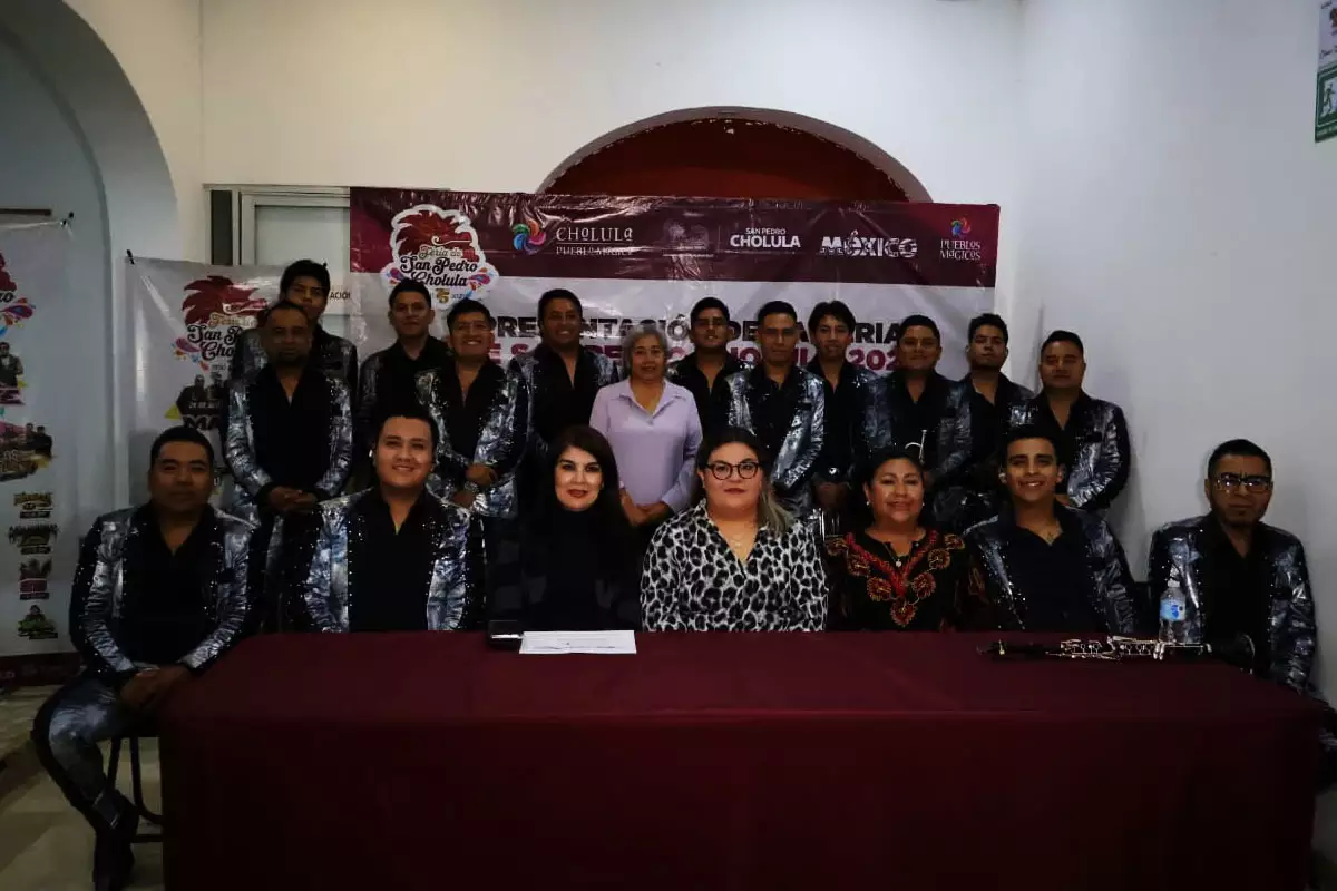 La vibra de Carnaval llega a la 75 Feria de Cholula con banda La Misteriosa 1