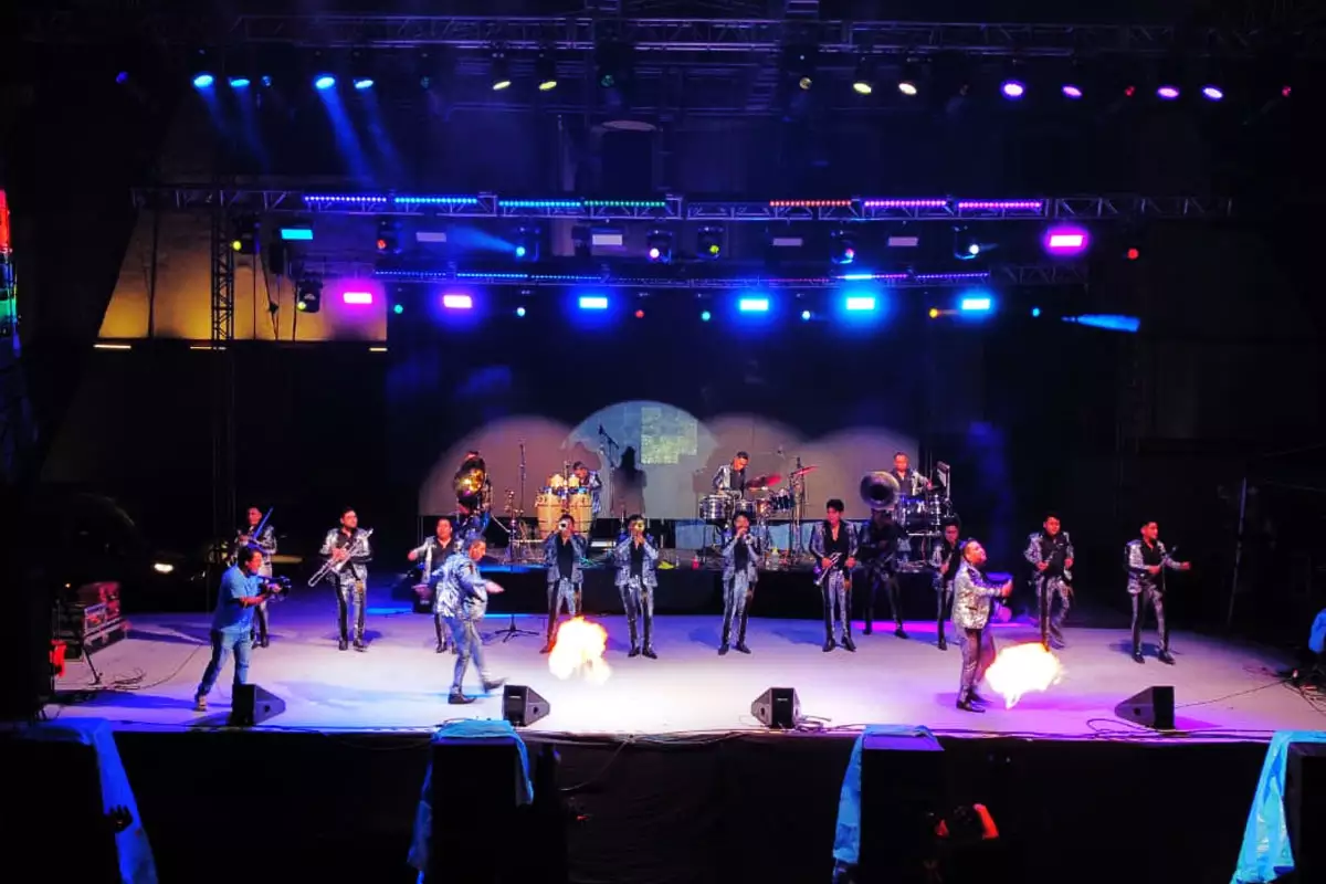 La vibra de Carnaval llega a la 75 Feria de Cholula con banda La Misteriosa 3