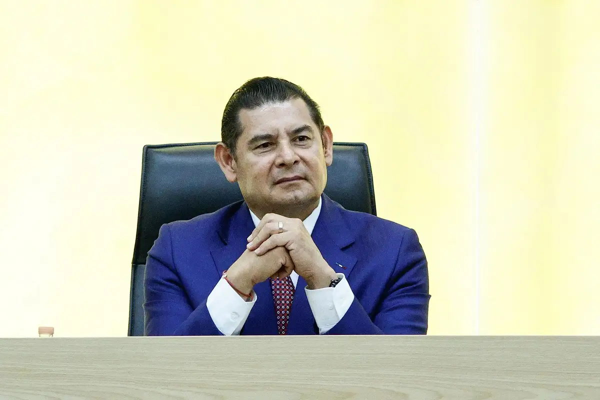 Laura Artemisa presenta informe de labores; fue rendición de cuentas sin protagonismo, destaca Armenta