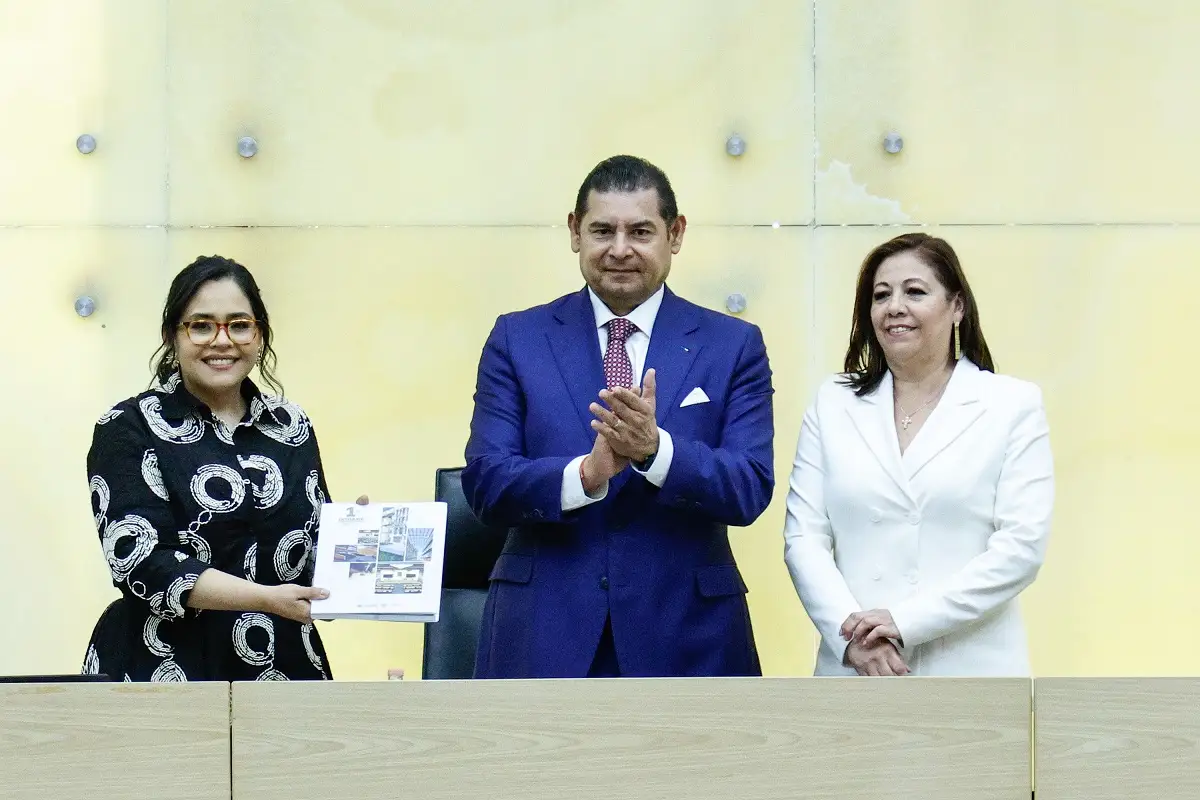 Laura Artemisa presenta informe de labores; fue rendición de cuentas sin protagonismo, destaca Armenta