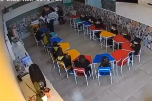 VIDEO: Maestra de kínder golpea a un niño de 4 años y le tira un diente