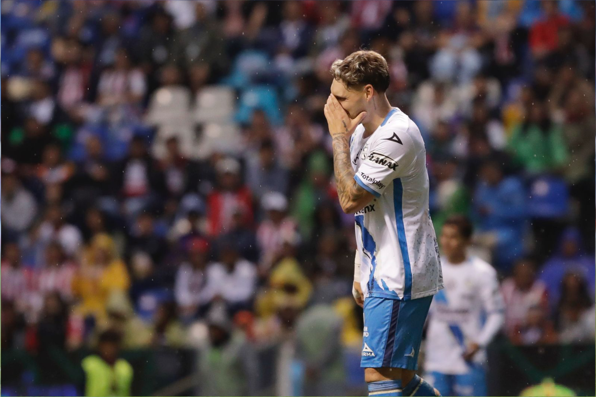 No acaba la pesadilla- Puebla cae 2-0 ante Chivas con la cancha dañada del Cuauhtémoc 2