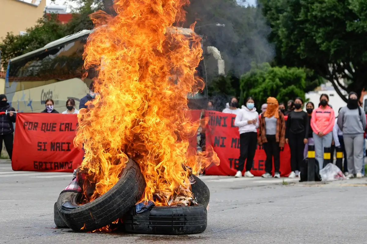 Normalistas de Teteles desquician la ciudad de Puebla