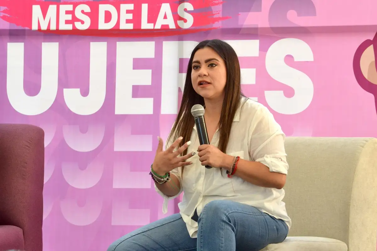 Olimpia Coral dialoga con Pepe Chedraui tras detención de feministas en el zócalo de Puebla