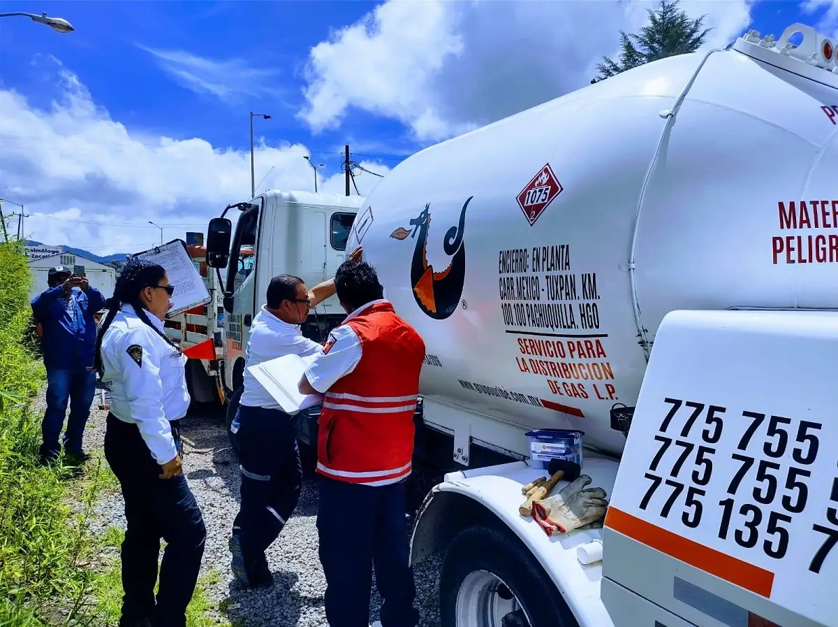 Protección Civil de Zacatlán supervisa unidades de gas LP para garantizar seguridad de las familias
