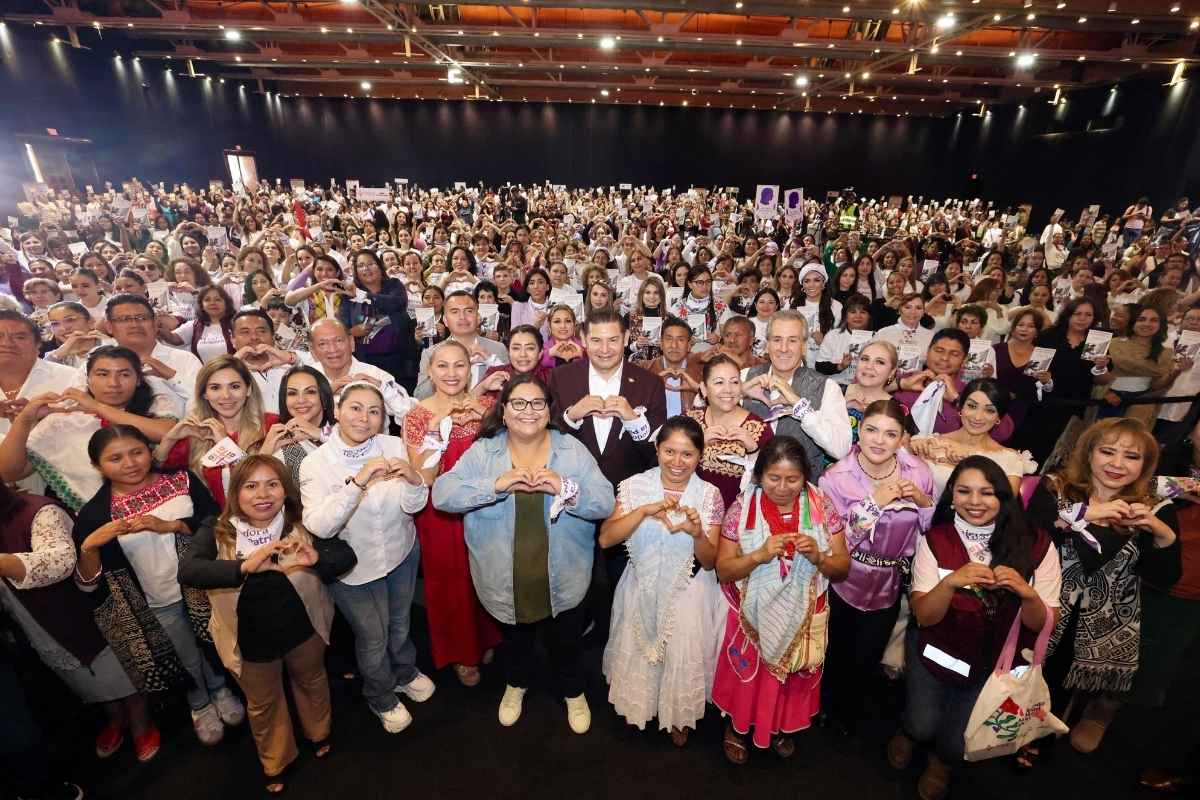 Puebla primer estado en crear la red de Mujeres Tejedoras de la Patria2
