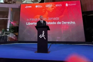 Ricardo Salinas Pliego paga millonaria fianza en EE. UU. y evita cárcel en Rikers Island