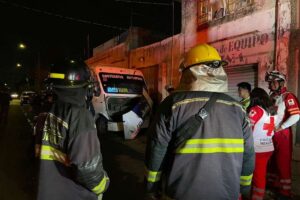 Ruta Angelópolis mata a un hombre en la colonia Chulavista al subirse a la banqueta; hay cinco lesionados