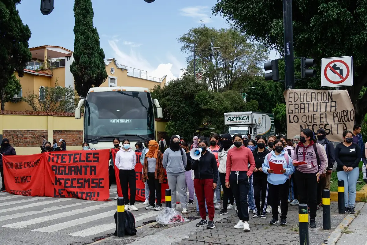 Se infiltra 28 de Octubre en protesta de normalistas