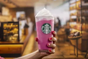 Starbucks y Barbie lanzan su primera colaboración y esto es todo lo que debes saber