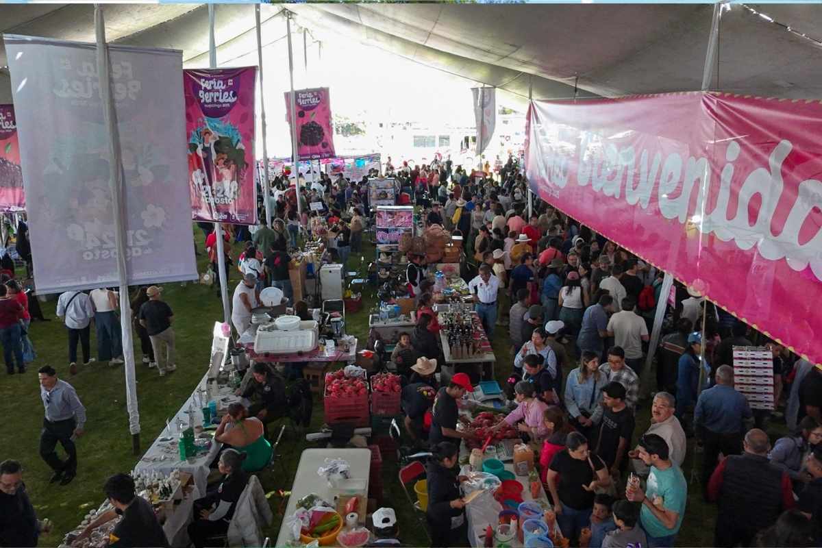 Suman 13 mil visitantes al cierre del tercer día de la Feria de las Berries en Huejotzingo