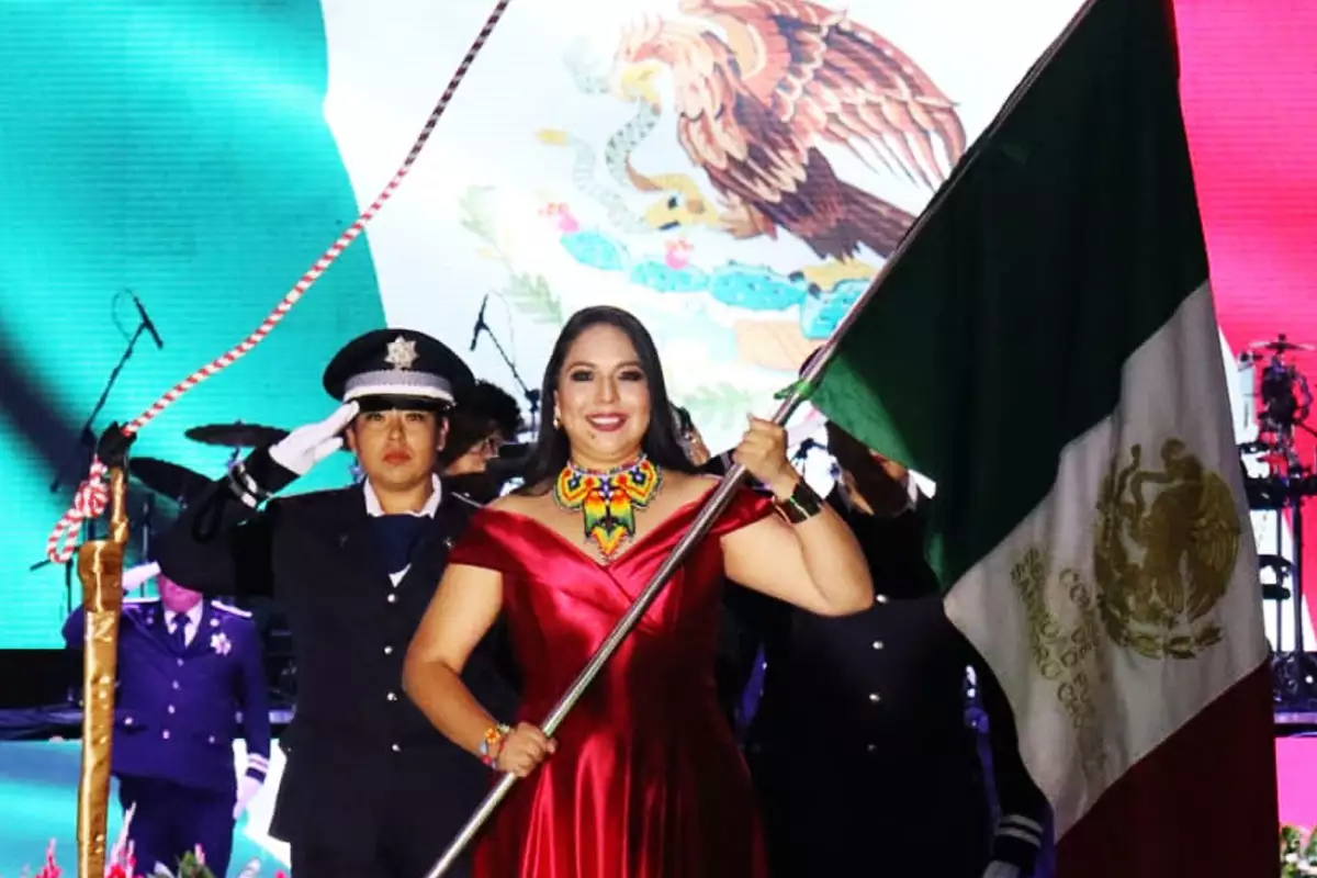 Tonantzin Fernandez encabeza el Grito de Independencia en San Pedro Cholula 4