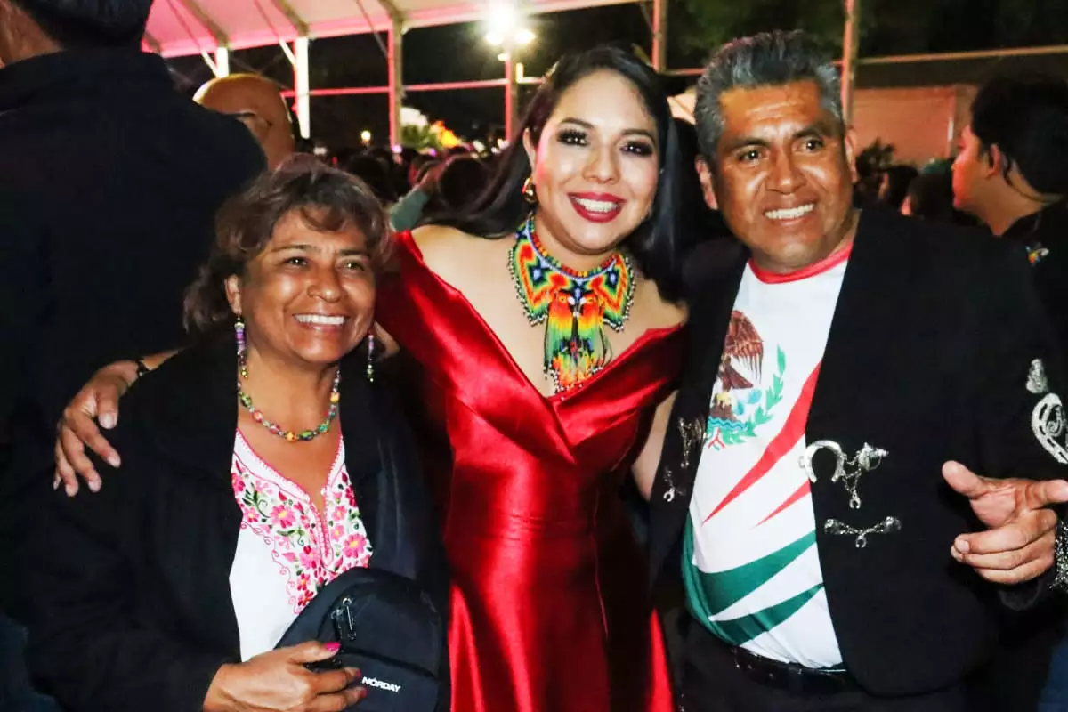 Tonantzin Fernandez encabeza el Grito de Independencia en San Pedro Cholula 9