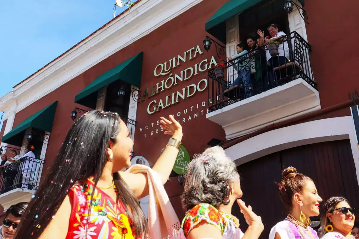 Tonantzin Fernandez lidera el tradicional Desfile de Independencia 9