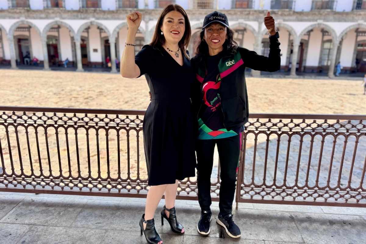 Zacatlán, tierra de campeones; Bety Sánchez apoya a corredora que viajará a Italia 1 Bety Sánchez apoya a Maribel Mora corredora que viajará a Italia