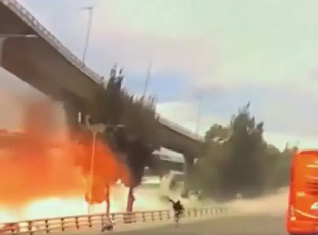 Nuevos videos del accidente de pipa en Iztapalapa