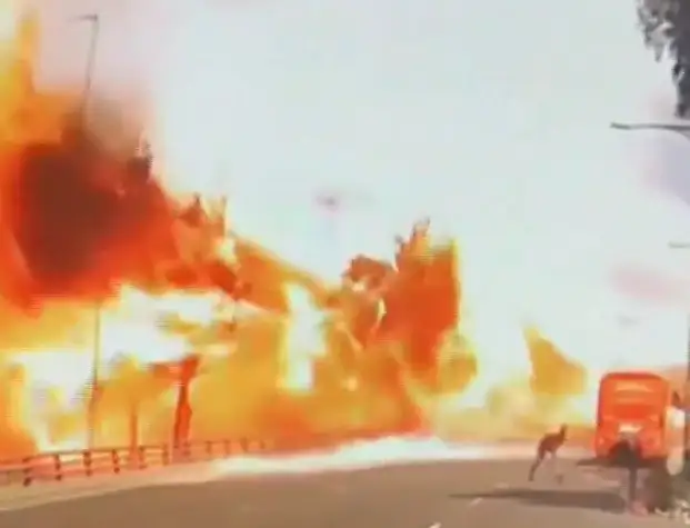 Nuevos videos del accidente de pipa en Iztapalapa