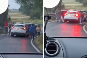 Roban camioneta a familia y la bajan en pleno puente de Acolman