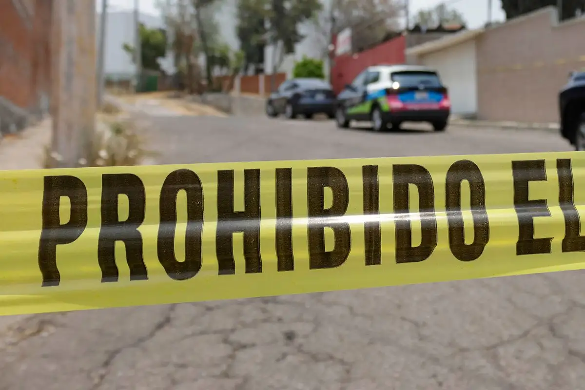 Comando levantó a automovilista en calles de Acajete