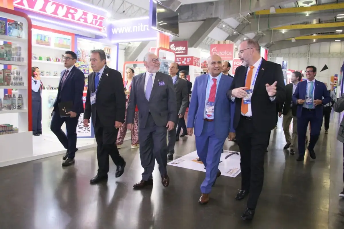 Dan cristalazo a camioneta de alcalde de Oaxaca 