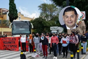 “Se aplicará la ley”; Armenta; denuncian a normalistas de Teteles