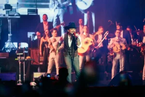 Estudiantes de la UANL abuchean a Ángela Aguilar en concierto de Christian Nodal