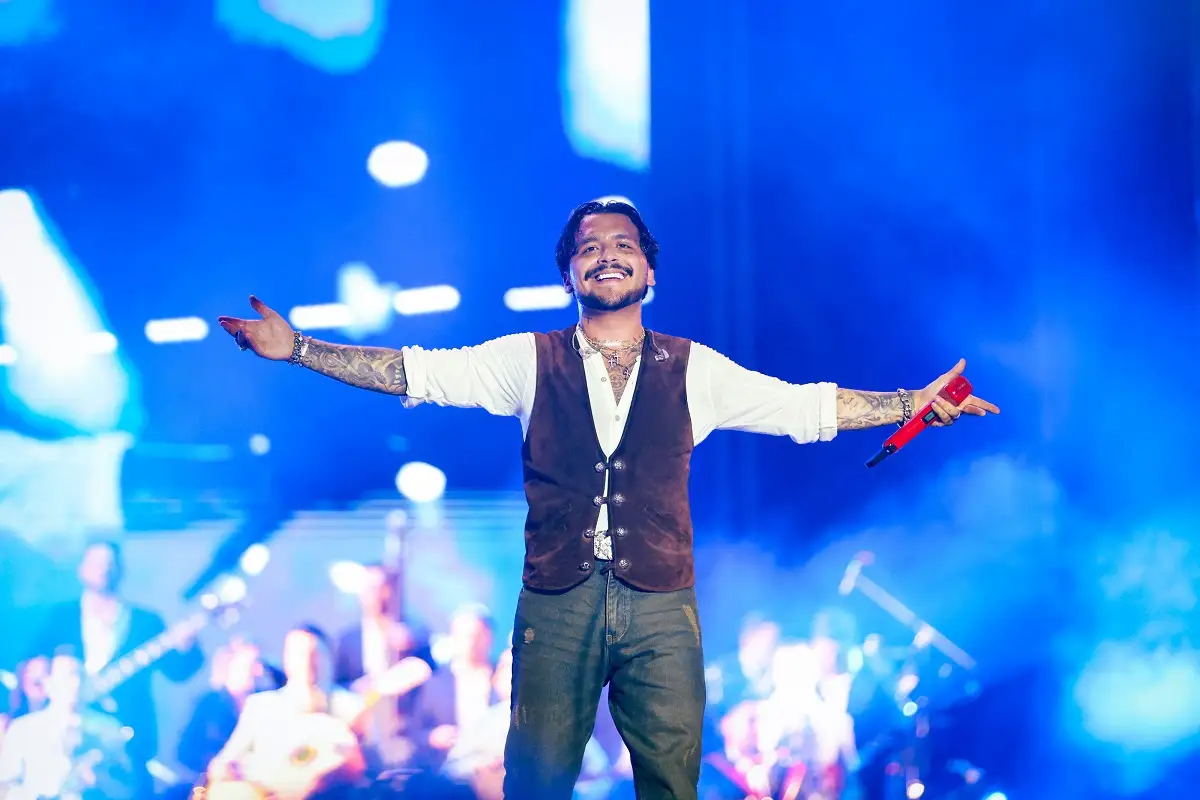 Estudiantes de la UANL abuchean a Ángela Aguilar en concierto de Christian Nodal