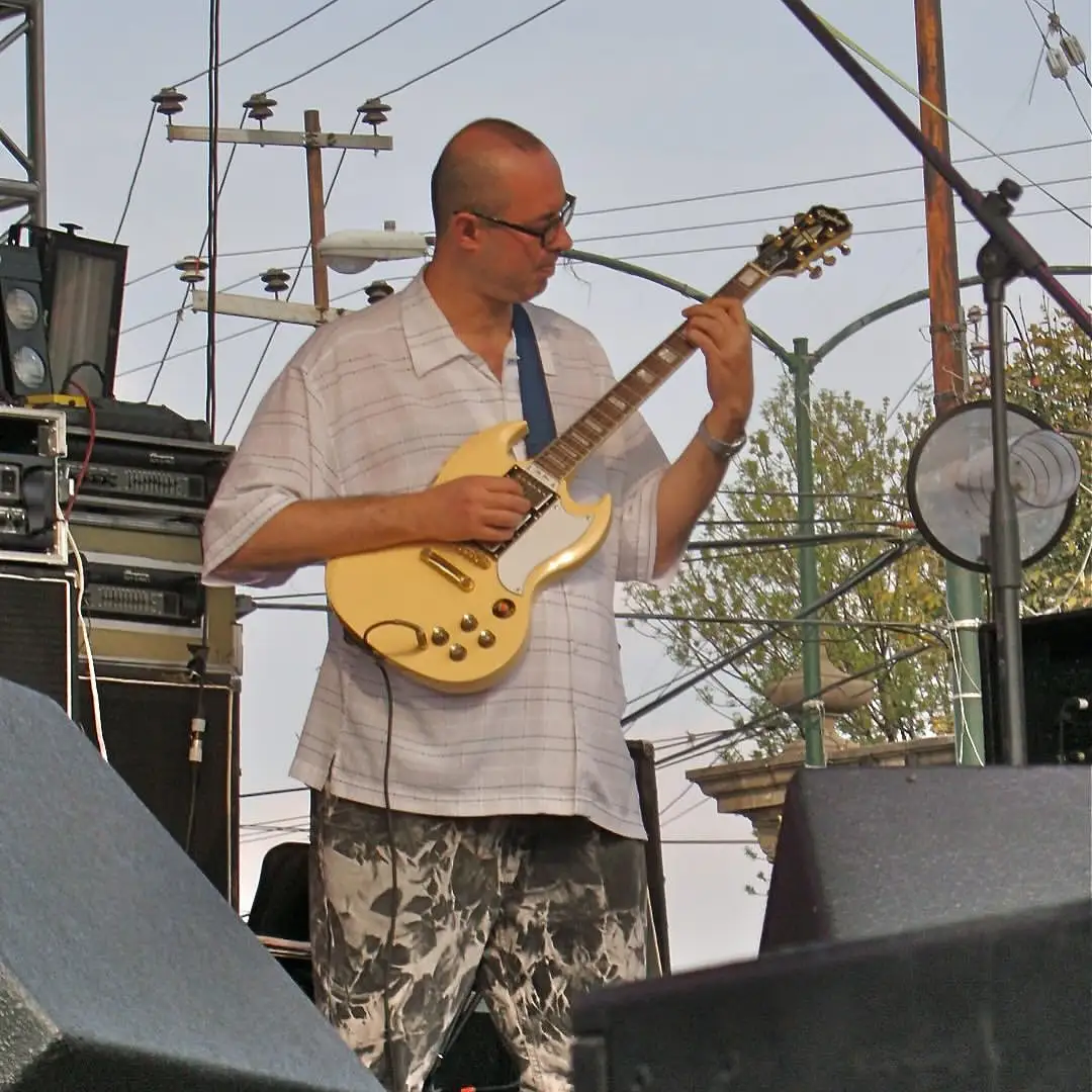 Muere bajista de Los Amantes de Lola, Fernando Díaz