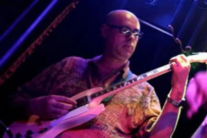 Muere bajista de Los Amantes de Lola, Fernando Díaz