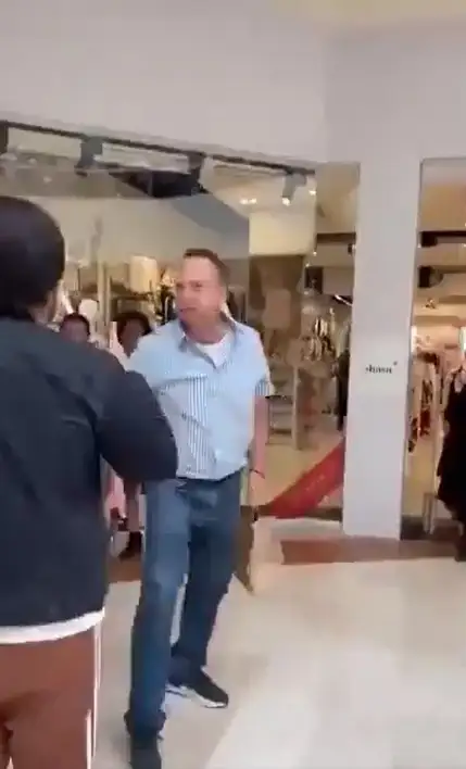 Lord Volumen agrede a banda de rock por tocar muy fuerte