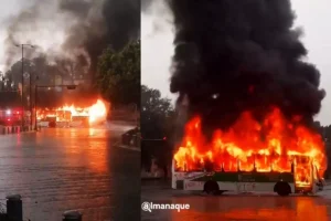 queman unidad de RUTA en el bulevar 5 de Mayo