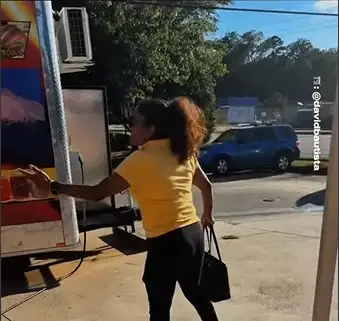 Poblanos contra acapulqueña protagonizan pelea en puesto de tacos