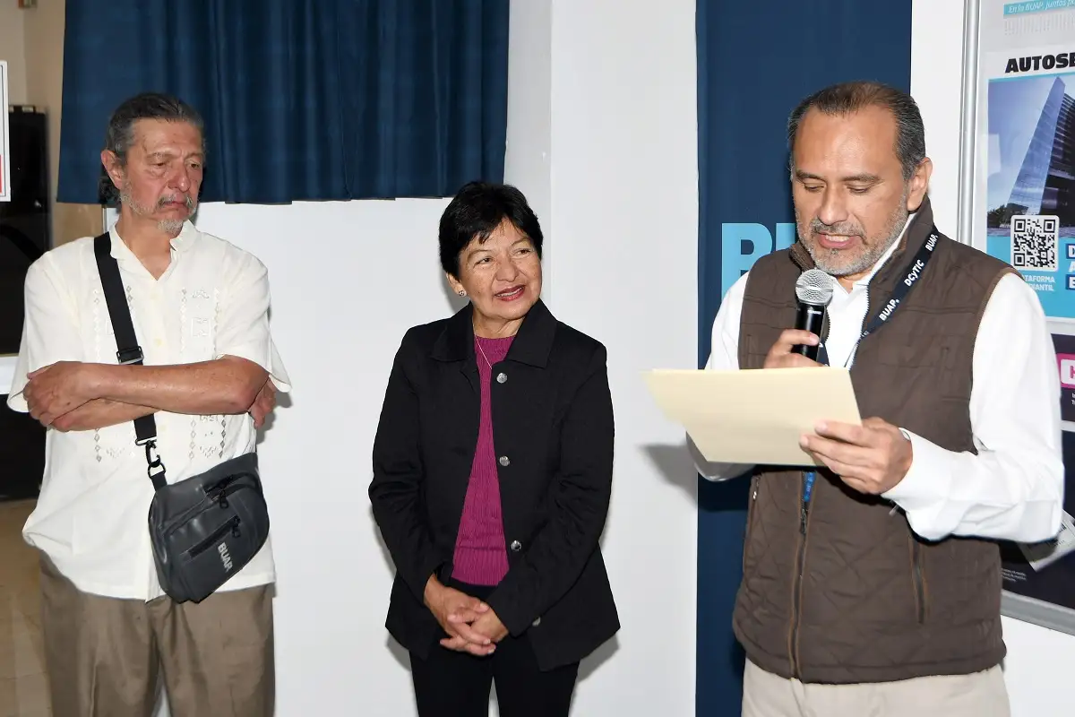 Lilia Cedillo devela placa conmemorativa en reconocimiento a la labor del doctor Manuel Martín Ortiz