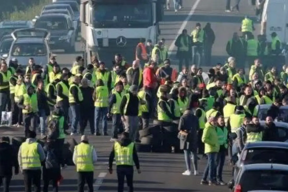 Protestas en Francia contra el presupuesto de gobierno dejan casi 300 detenidos