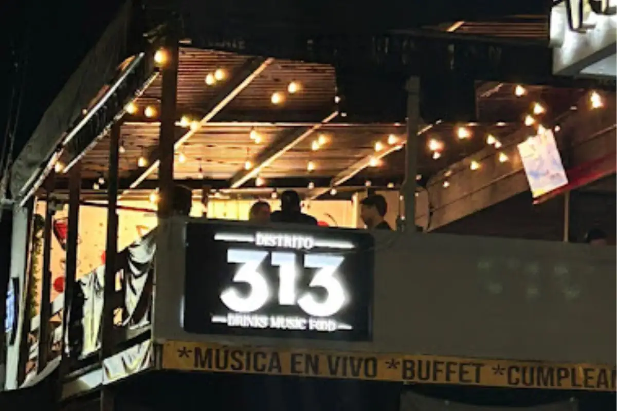 Mujer le hace brujería al restaurante Distrito 313