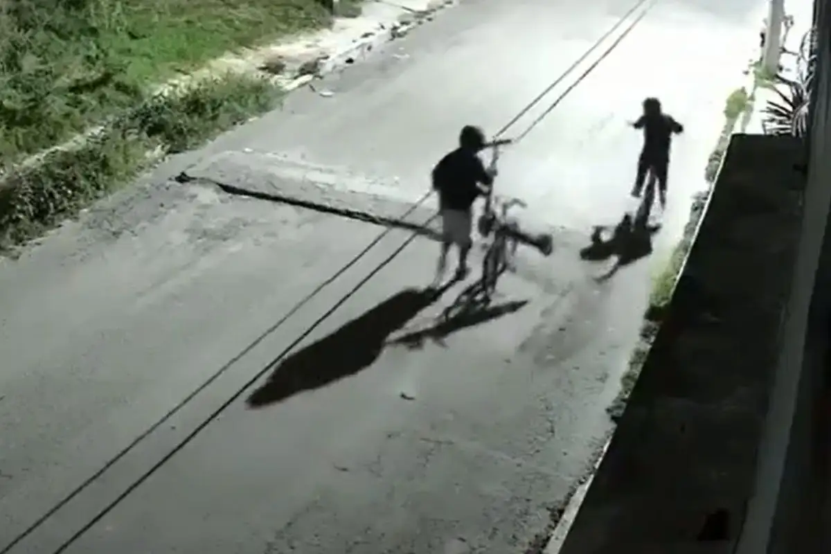 (VIDEO) Menores de edad se roban scooter en San Francisco Totimehuacán 1 roban scooter en Totimehuacán