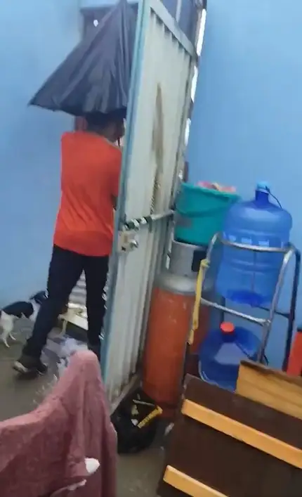 Lluvia desprende techo de una casa en Xochimehuacan