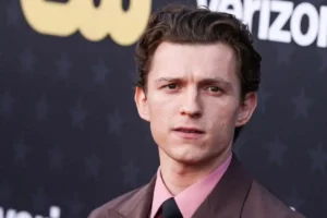 Tom Holland reaparece en redes tras sufrir accidente en el rodaje de Spider-Man