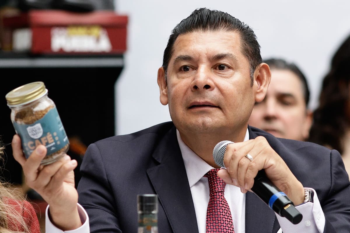 Armenta viajó a Nueva Jersey por emergencia familiar 